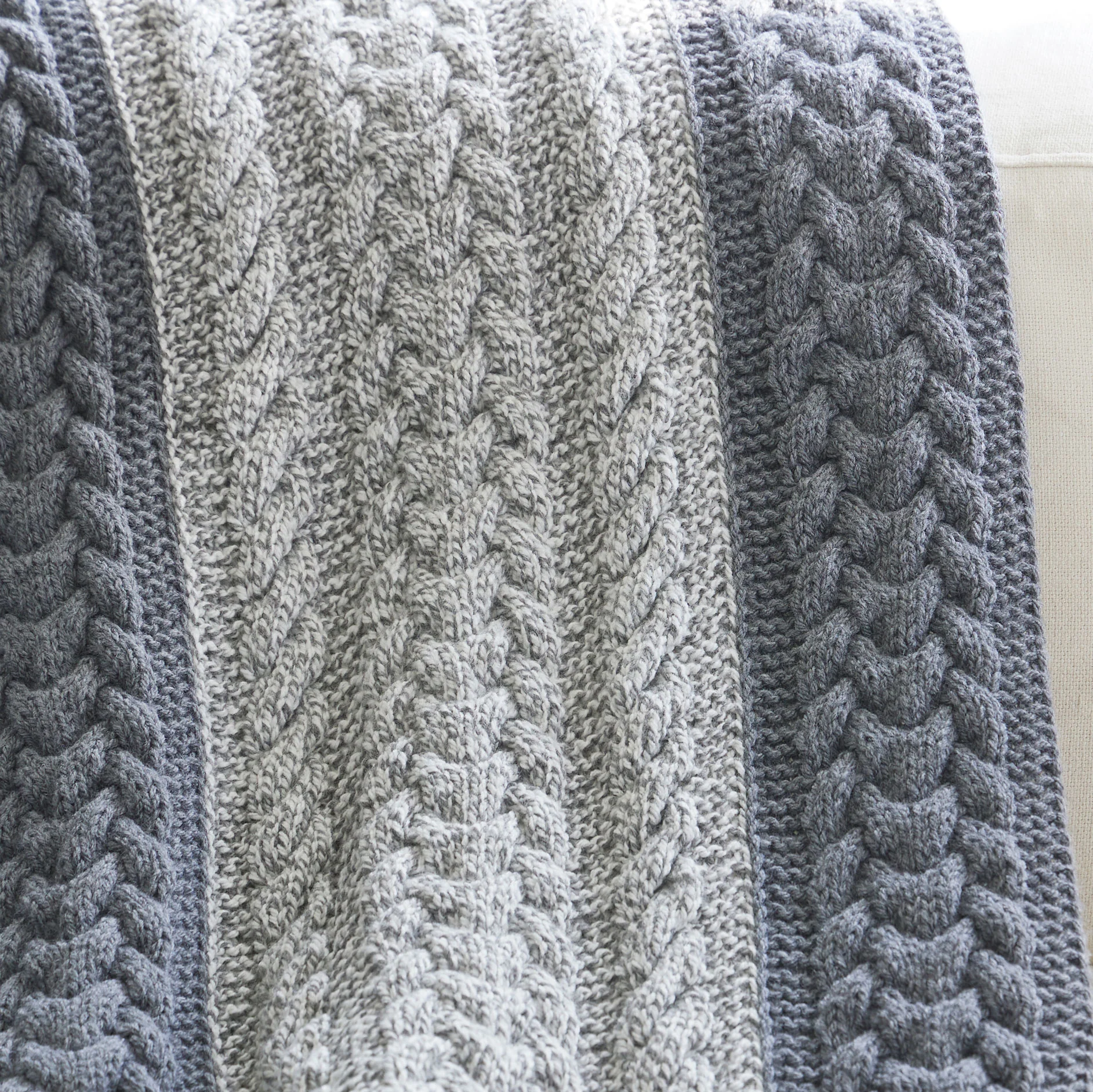 Cables in Ragg Afghan - Image 4
