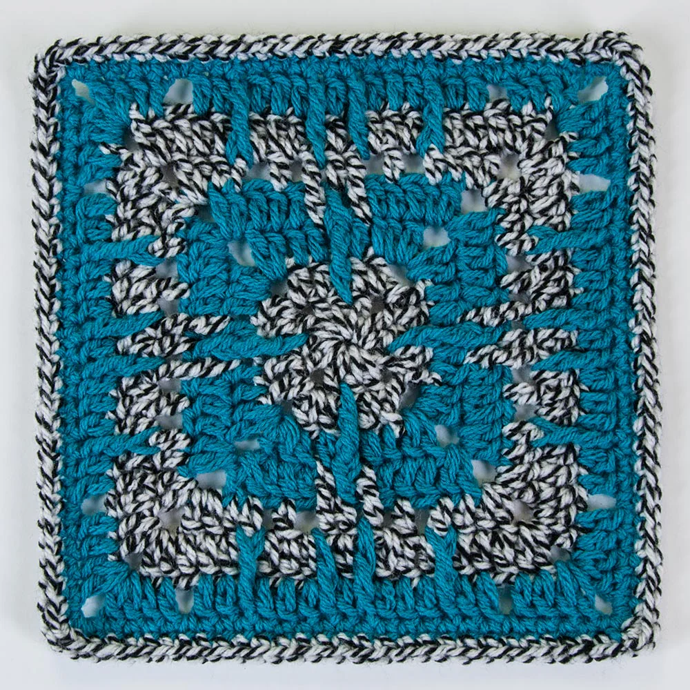 Contrasting Colors Throw - Image 5