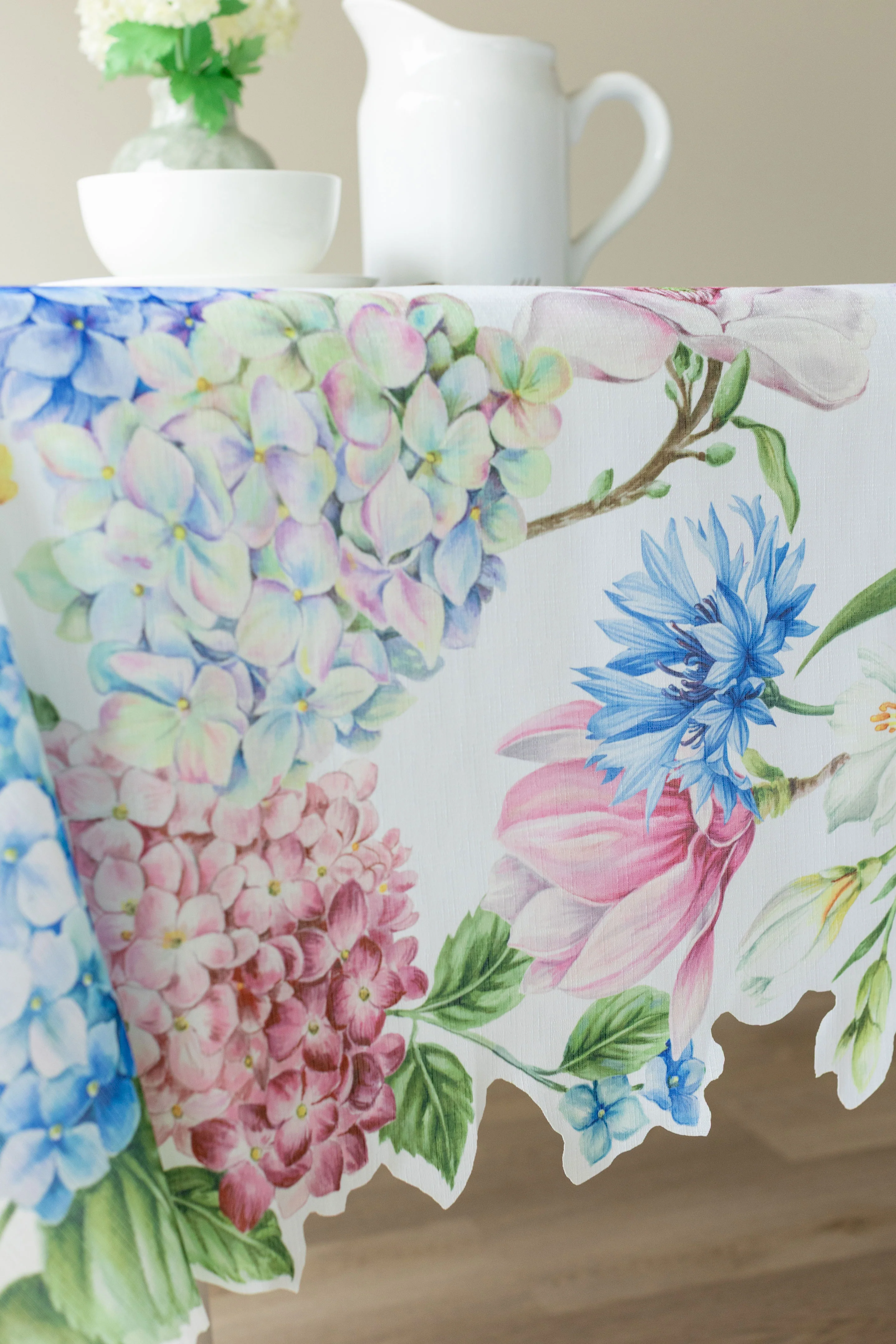 Hampton Garden Shaped Edge Tablecloth - Image 3