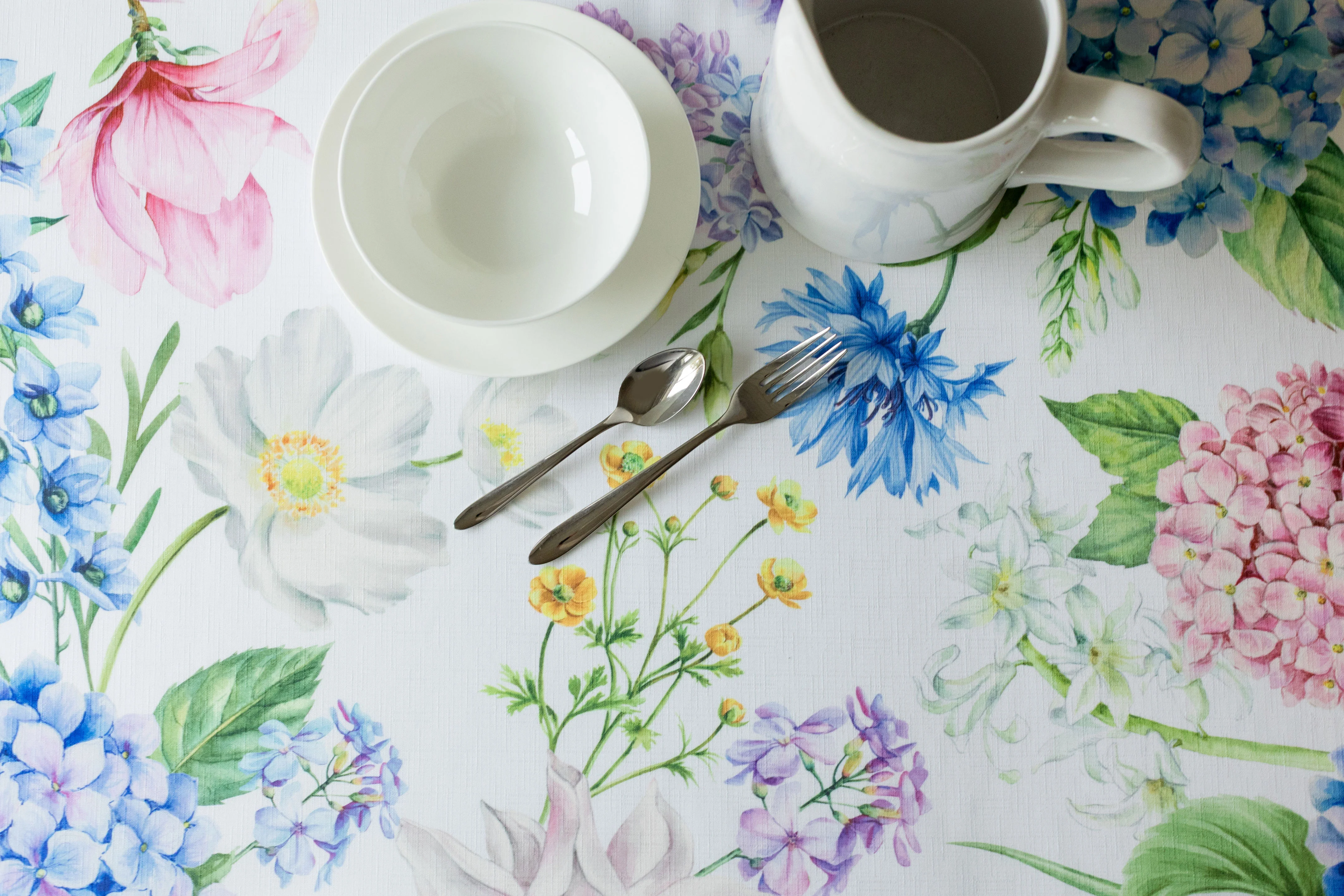 Hampton Garden Shaped Edge Tablecloth - Image 4