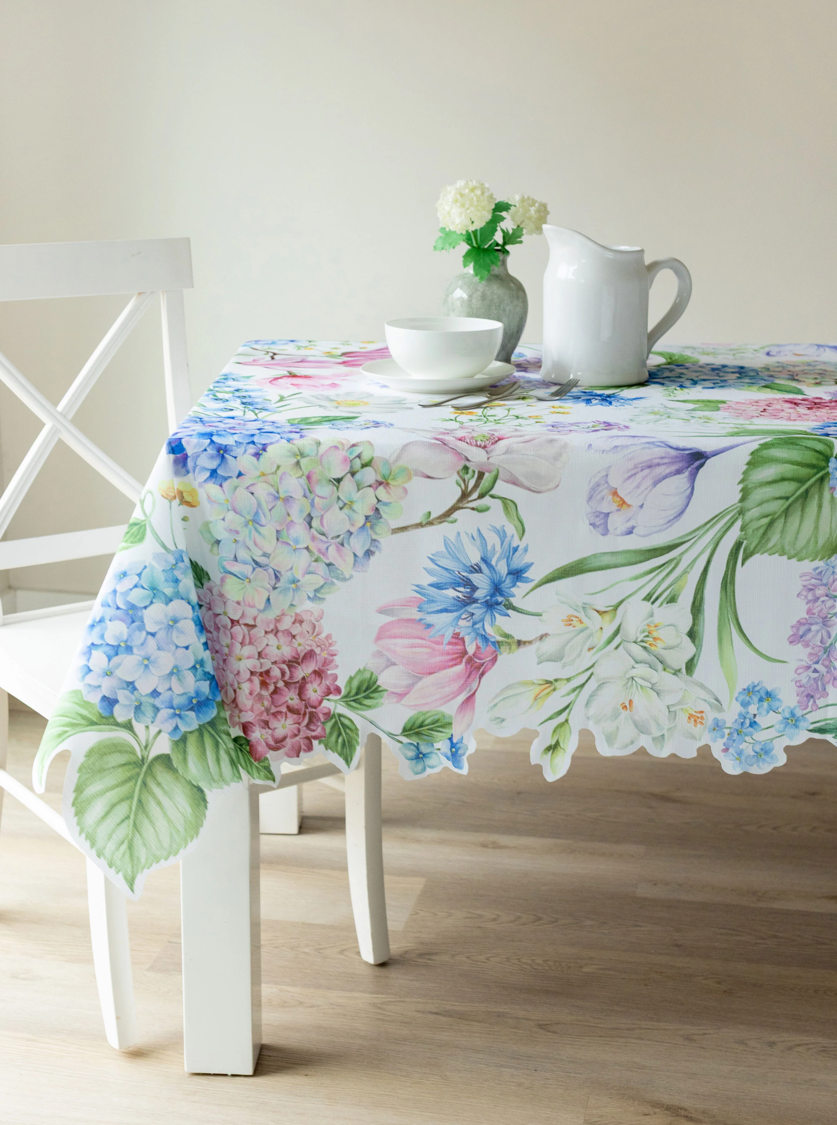 Hampton Garden Shaped Edge Tablecloth - Image 5