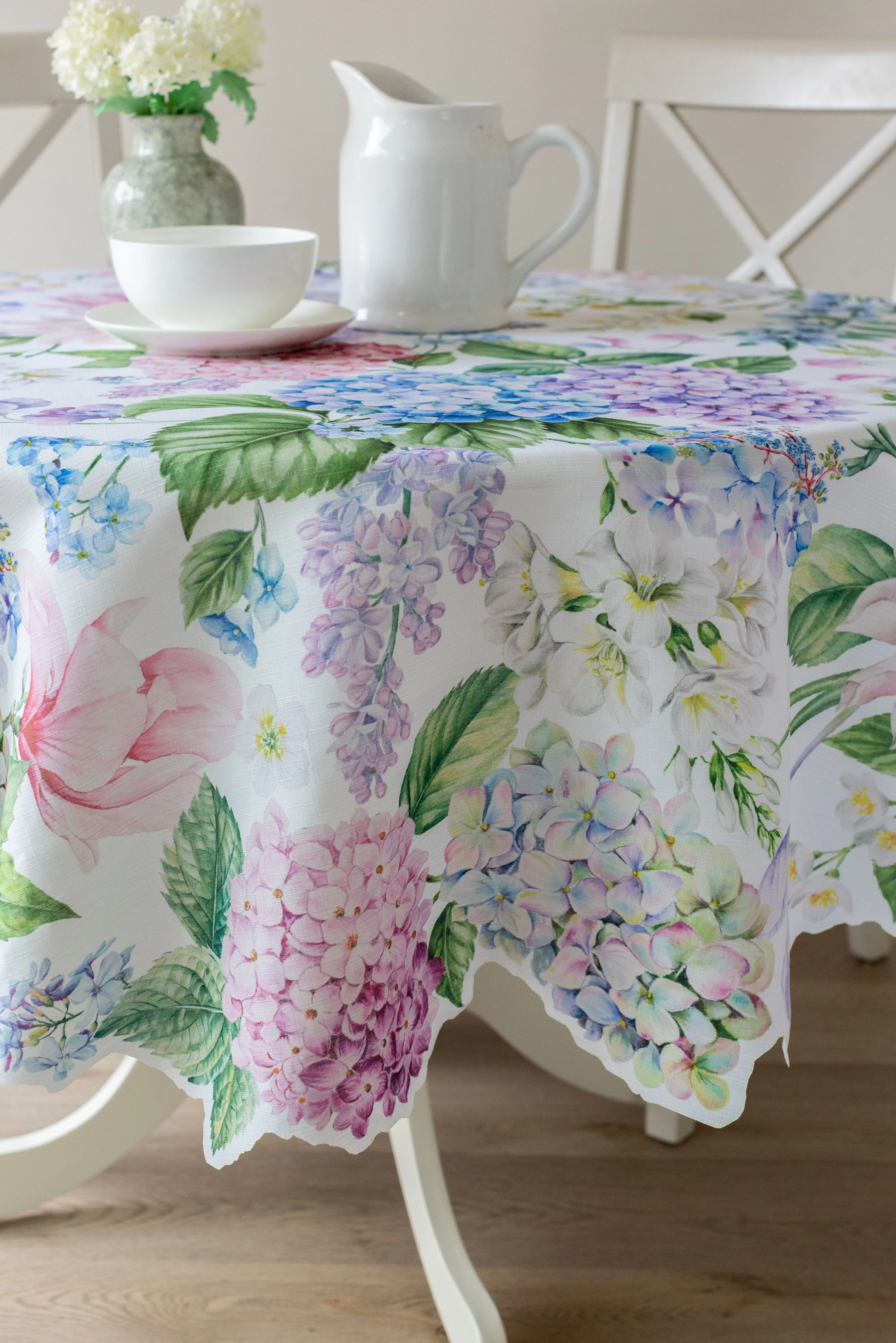 Hampton Garden Shaped Edge Tablecloth - Image 9