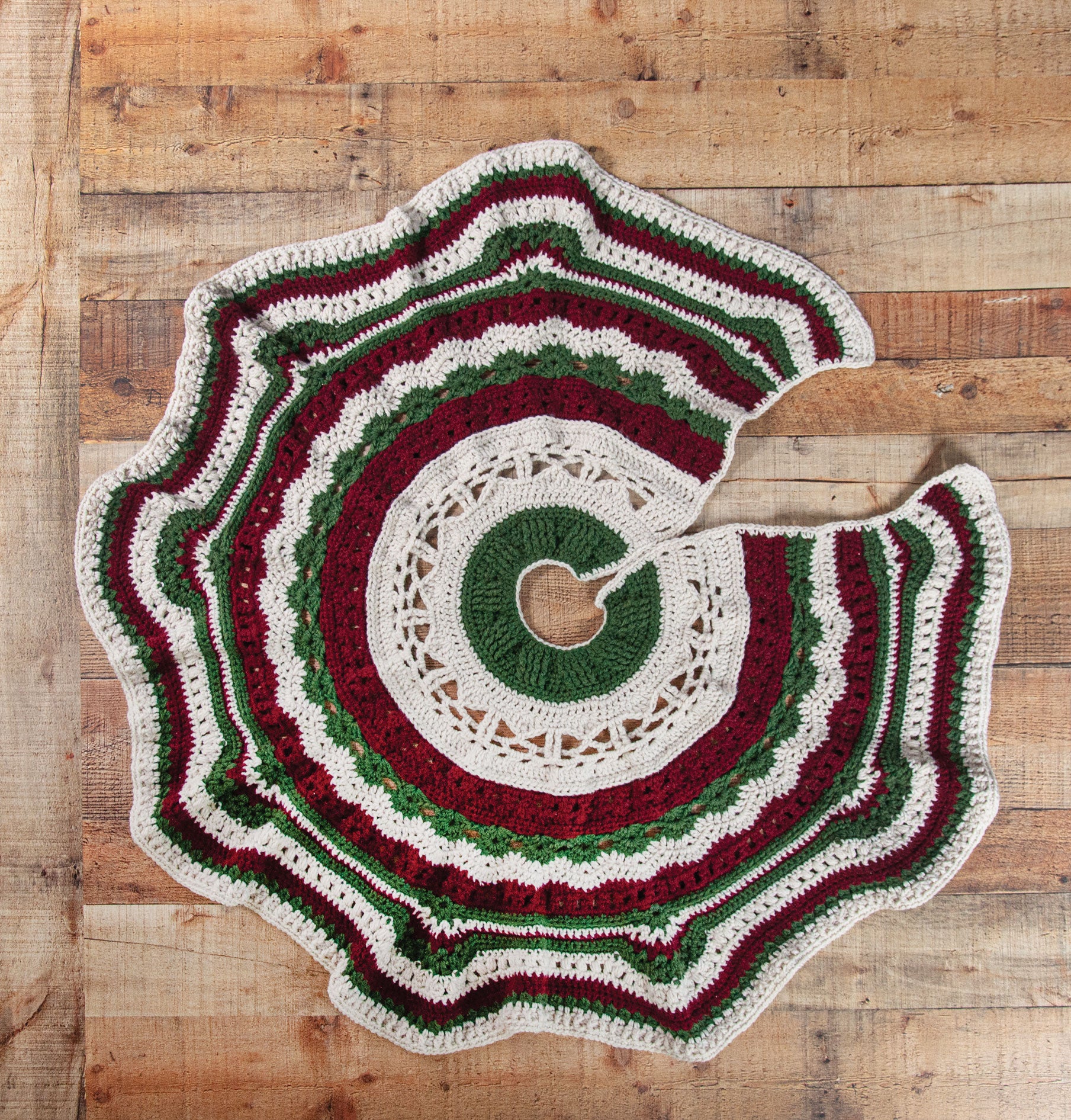 Olde World Tree Skirt - Image 2