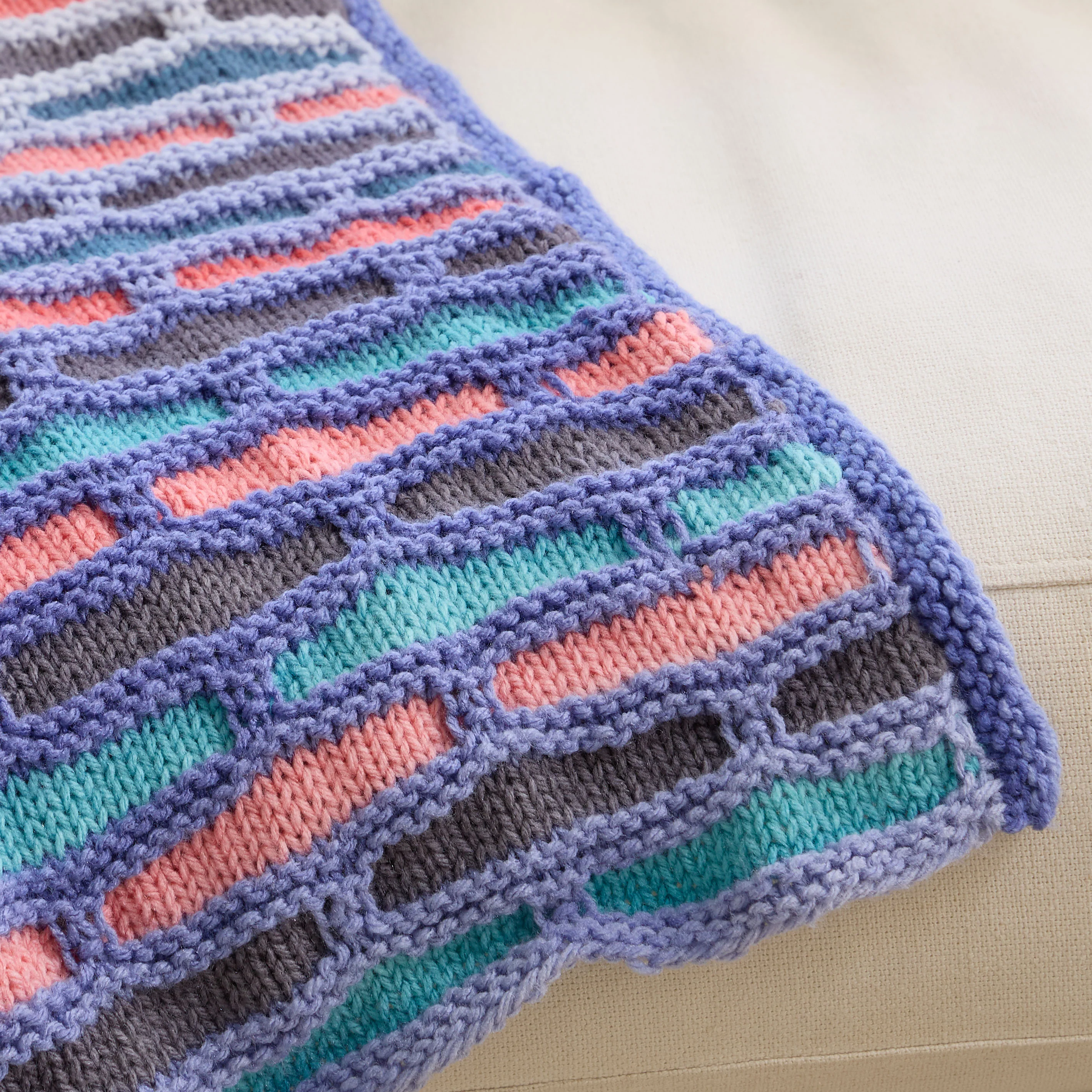 Ombre Waves Knit Blanket - Image 3