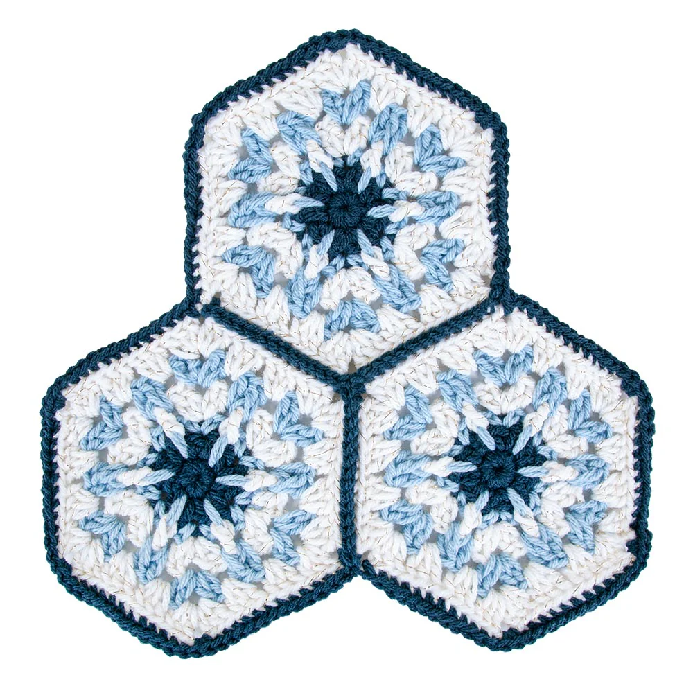 Rustic Snowflake Tree Skirt - Image 3